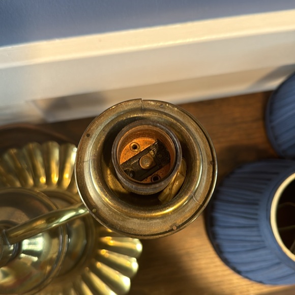 Vintage Brass Ornate Regency Double
Light Table Desk Lamp with 2 blue shades - Picture 7 of 16